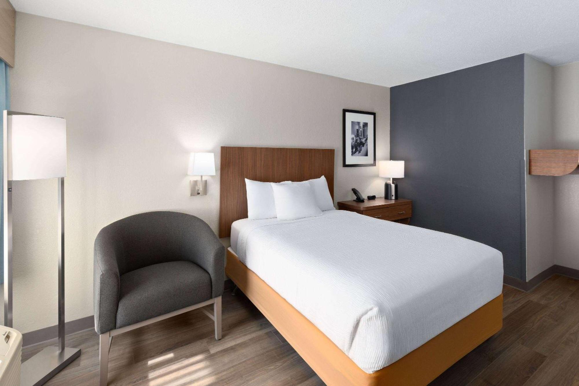 Baymont By Wyndham Nashville Airport Esterno foto