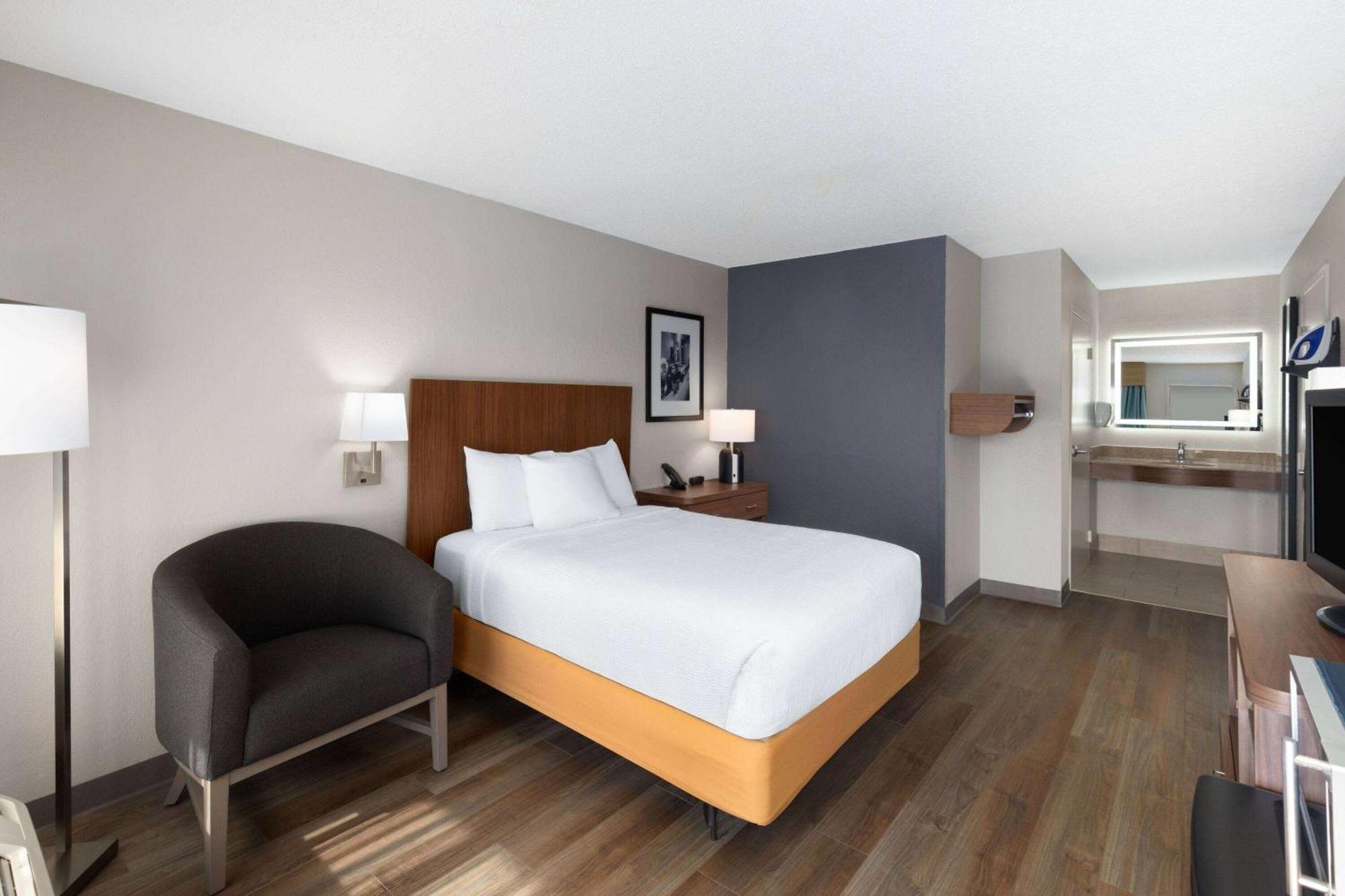 Baymont By Wyndham Nashville Airport Esterno foto