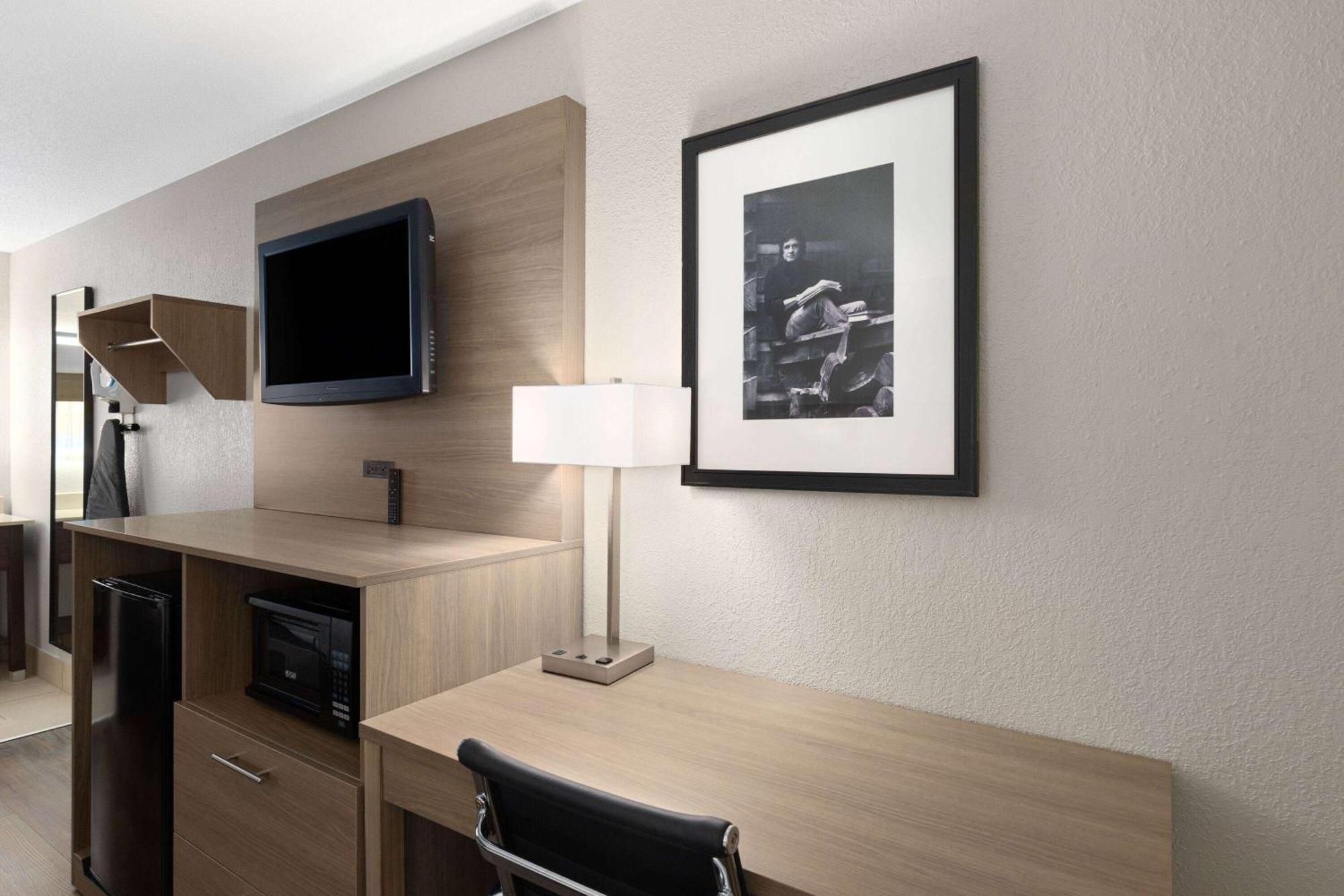 Baymont By Wyndham Nashville Airport Esterno foto