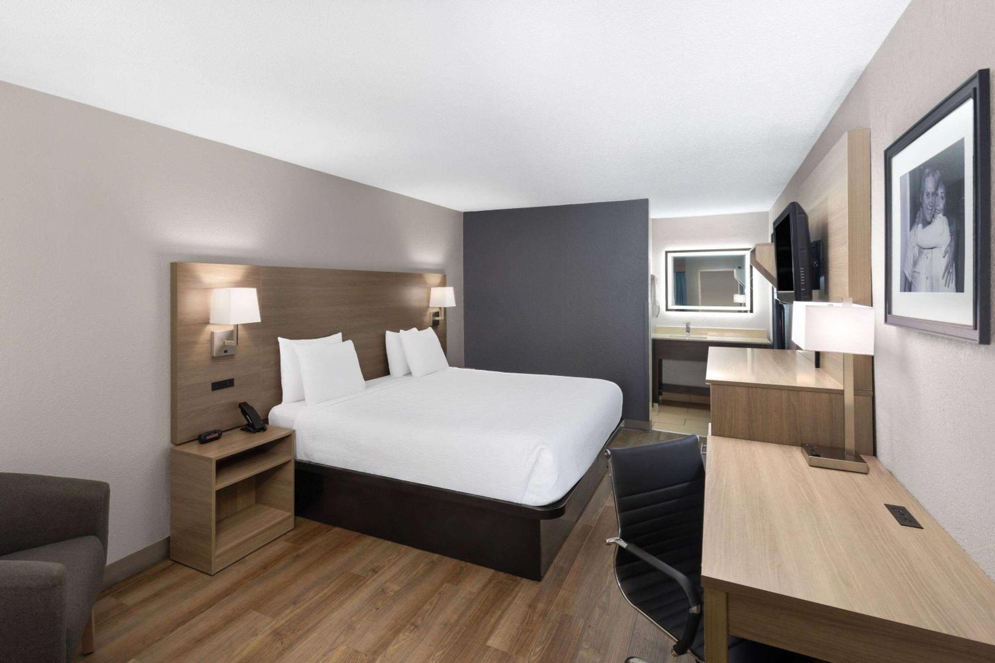 Baymont By Wyndham Nashville Airport Esterno foto