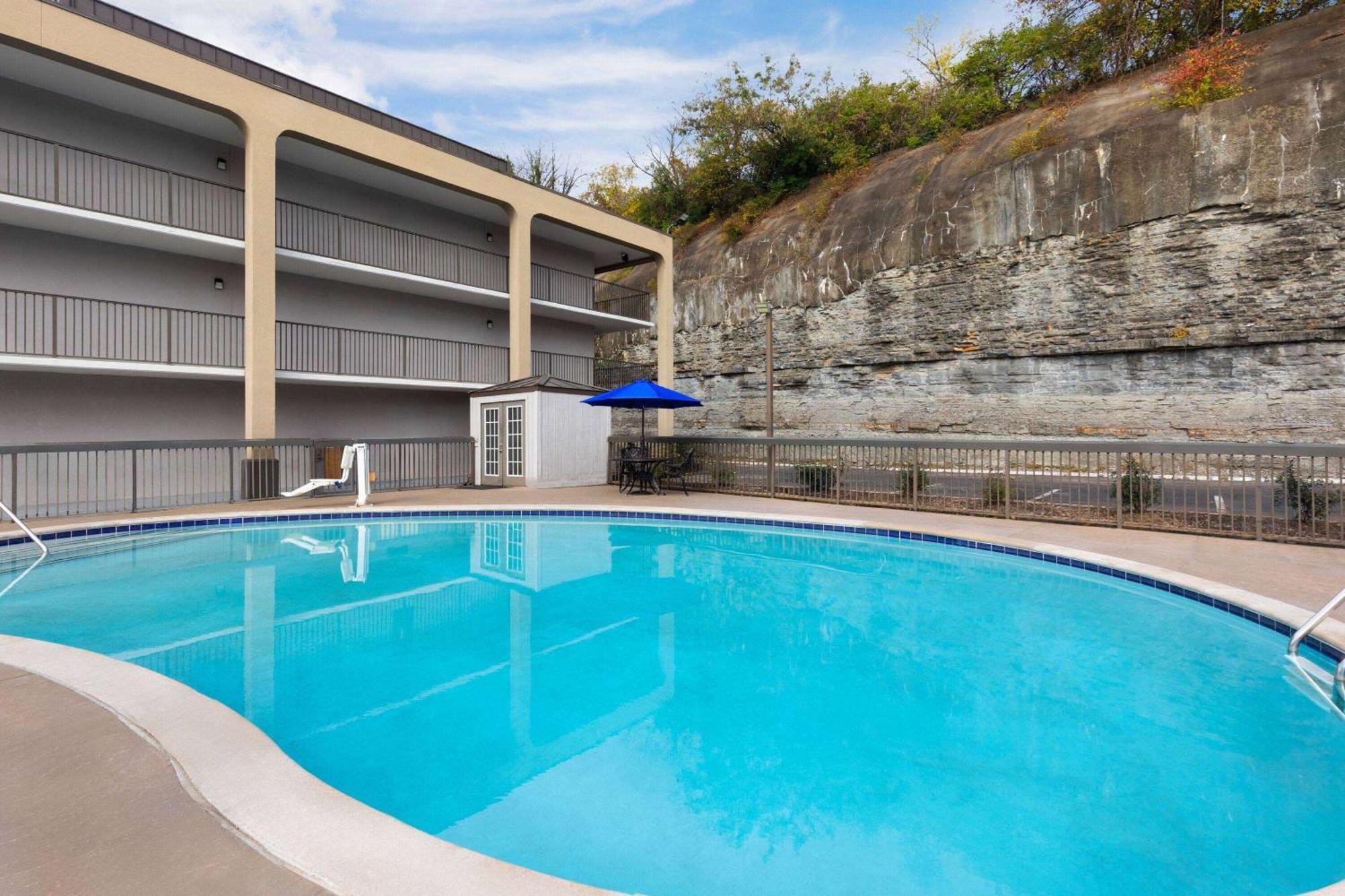 Baymont By Wyndham Nashville Airport Esterno foto